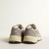 Modelul Dad-Star pentru bărbați, din piele întoarsă și plasă, cu stea și călcâi din piele albă Modelul Dad-Star pentru bărbați, din piele întoarsă și plasă, cu stea și călcâi din piele albă