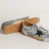 Modelul True-Star pentru femei, cu paiete argintii, stea neagră și călcâi din piele argintie Modelul True-Star pentru femei, cu paiete argintii, stea neagră și călcâi din piele argintie