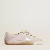 Modelul True-Star pentru femei, din piele de căprioară roz pastel, cu stea argintie și bandă la călcâi Modelul True-Star pentru femei, din piele de căprioară roz pastel, cu stea argintie și bandă la călcâi