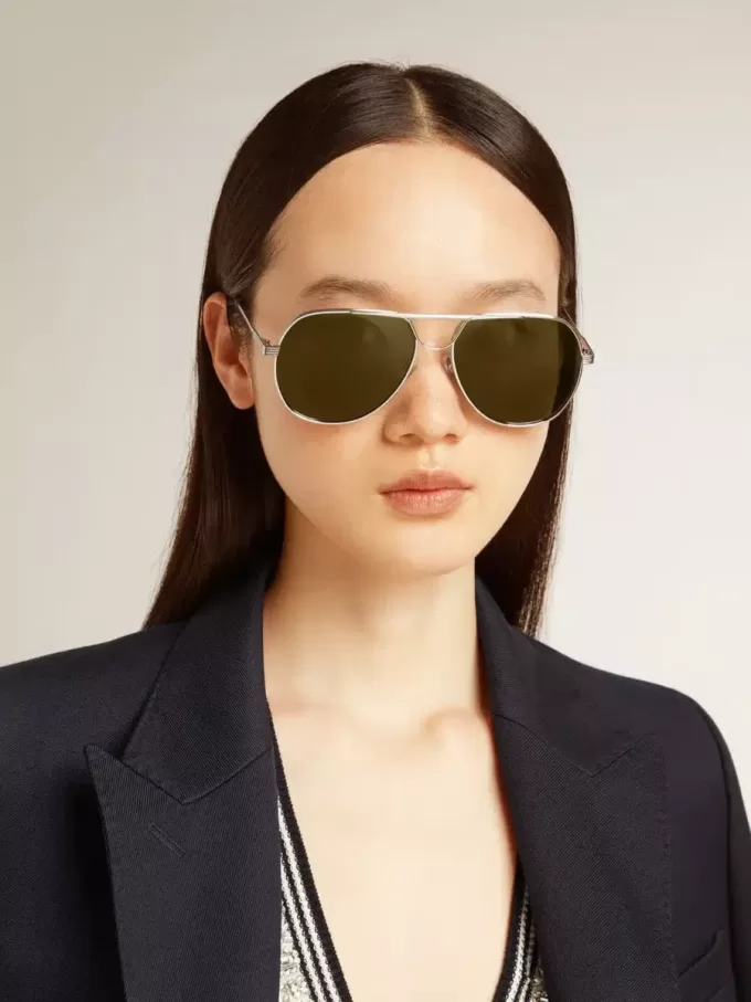 Ochelari de soare Aviator cu ramă argintie și lentile verzi Ochelari de soare Aviator cu ramă argintie și lentile verzi