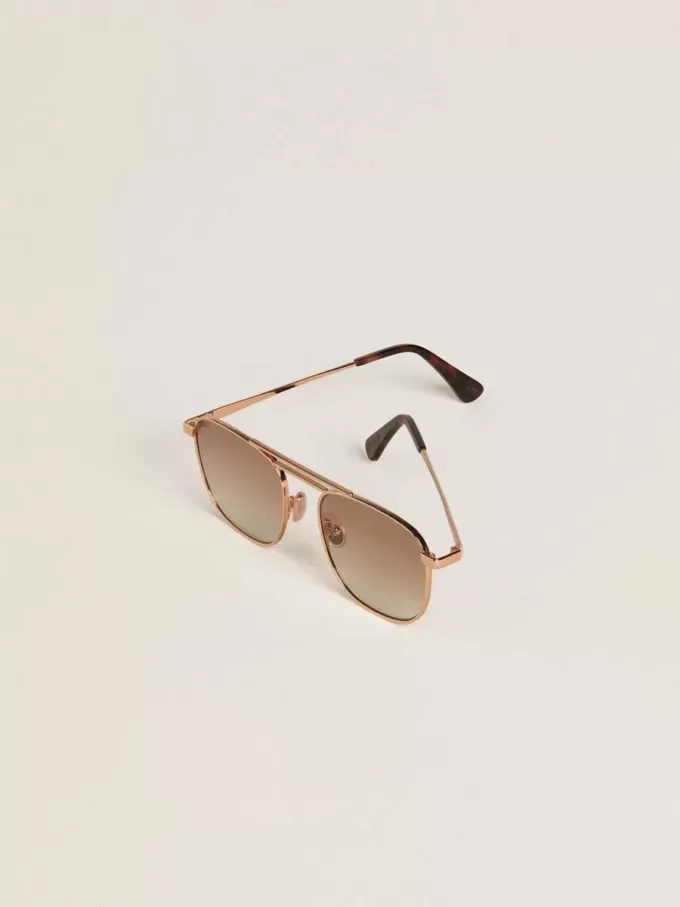 Ochelari de soare în stil aviator, cu ramă aurie și lentile bej Ochelari de soare în stil aviator, cu ramă aurie și lentile bej