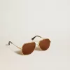 Ochelari de soare în stil aviator cu ramă aurie și lentile maro Ochelari de soare în stil aviator cu ramă aurie și lentile maro