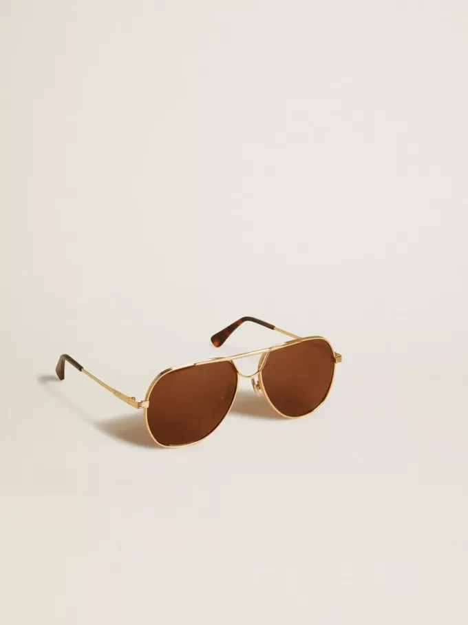 Ochelari de soare în stil aviator cu ramă aurie și lentile maro Ochelari de soare în stil aviator cu ramă aurie și lentile maro