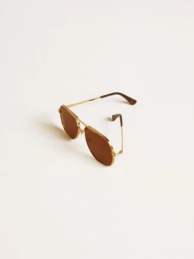 Ochelari de soare în stil aviator cu ramă aurie și lentile maro Ochelari de soare în stil aviator cu ramă aurie și lentile maro