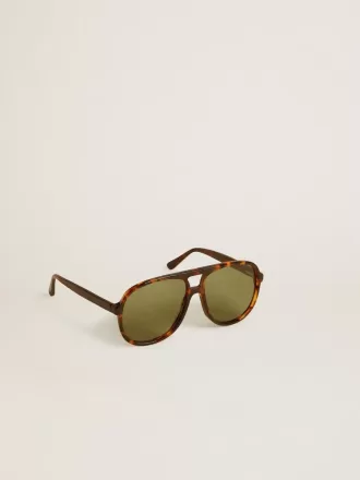 Ochelari de soare în stil aviator, cu ramă din coajă de broască țestoasă și lentile verzi