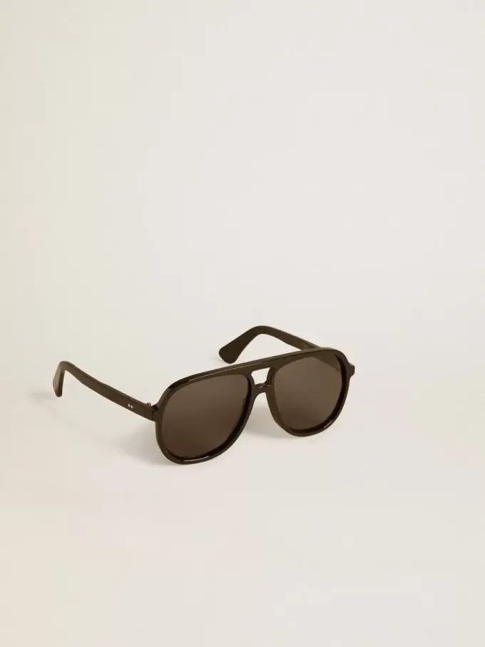 Ochelari de soare în stil aviator, cu ramă și lentile negre