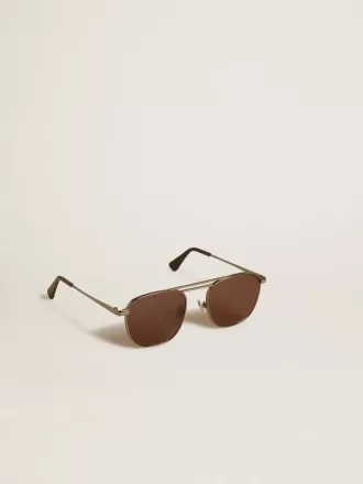 Ochelari de soare în stil aviator, cu ramă și lentile negre