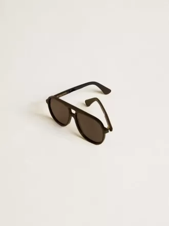 Ochelari de soare în stil aviator, cu ramă și lentile negre