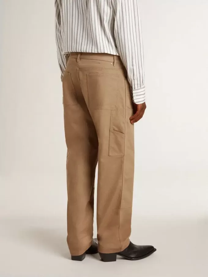 Pantaloni bej pentru bărbați cu patch-uri Pantaloni bej pentru bărbați cu patch-uri
