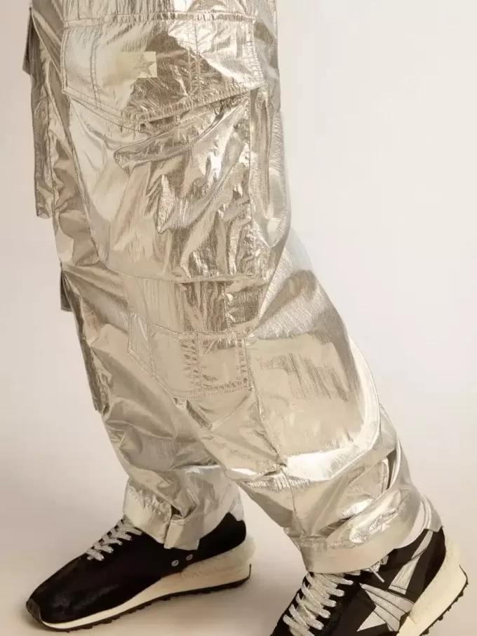Pantaloni cargo pentru bărbați din țesătură tehnică argintie Pantaloni cargo pentru bărbați din țesătură tehnică argintie