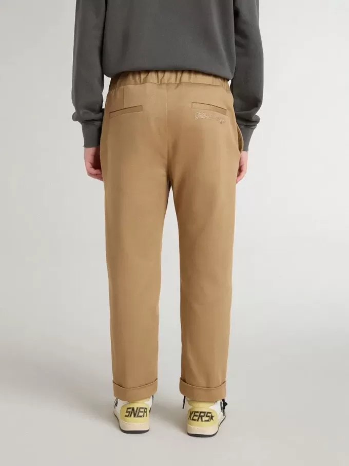 Pantaloni chino pentru copii din bumbac de culoare tutun Pantaloni chino pentru copii din bumbac de culoare tutun