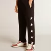 Pantaloni de jogging negri pentru băieți, cu stele albe Pantaloni de jogging negri pentru băieți, cu stele albe