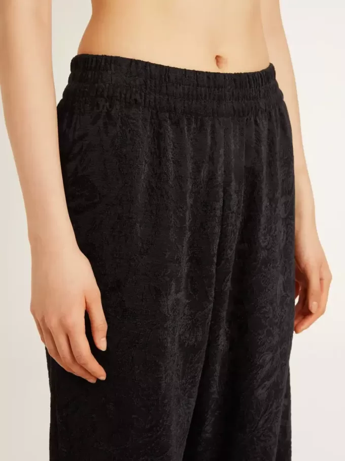 Pantaloni de jogging negri pentru femei, cu imprimeu toile de jouy ton pe ton Pantaloni de jogging negri pentru femei, cu imprimeu toile de jouy ton pe ton