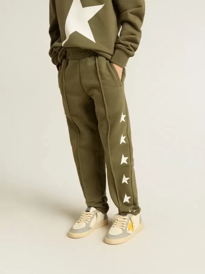 Pantaloni de jogging pentru băieți, de culoare verde militar, cu stele albe Pantaloni de jogging pentru băieți, de culoare verde militar, cu stele albe