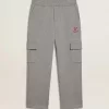 Pantaloni jogging cargo din bumbac gri melanj cu broderie Pantaloni jogging cargo din bumbac gri melanj cu broderie