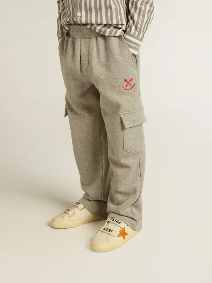 Pantaloni jogging cargo din bumbac gri melanj cu broderie Pantaloni jogging cargo din bumbac gri melanj cu broderie