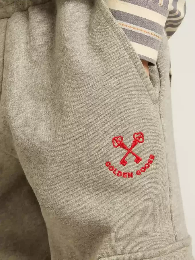 Pantaloni jogging cargo din bumbac gri melanj cu broderie Pantaloni jogging cargo din bumbac gri melanj cu broderie