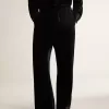 Pantaloni negri pentru bărbați cu efect de catifea Pantaloni negri pentru bărbați cu efect de catifea