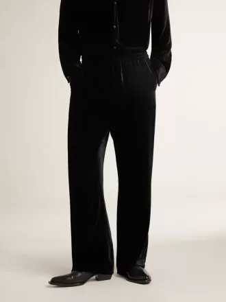 Pantaloni negri pentru bărbați cu efect de catifea Pantaloni negri pentru bărbați cu efect de catifea