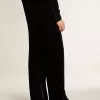 Pantaloni negri pentru bărbați cu efect de catifea Pantaloni negri pentru bărbați cu efect de catifea