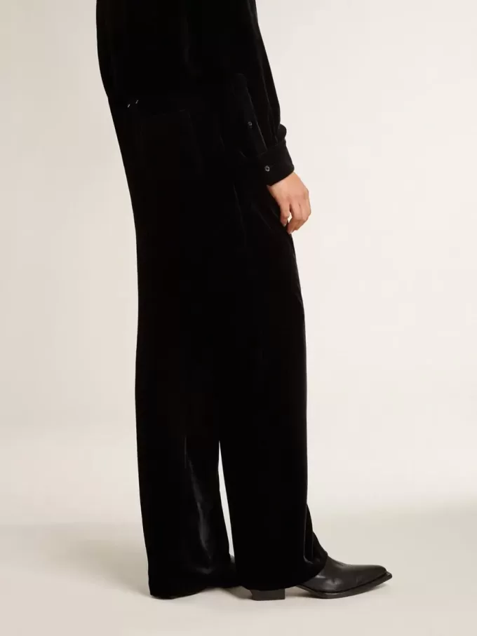 Pantaloni negri pentru bărbați cu efect de catifea Pantaloni negri pentru bărbați cu efect de catifea