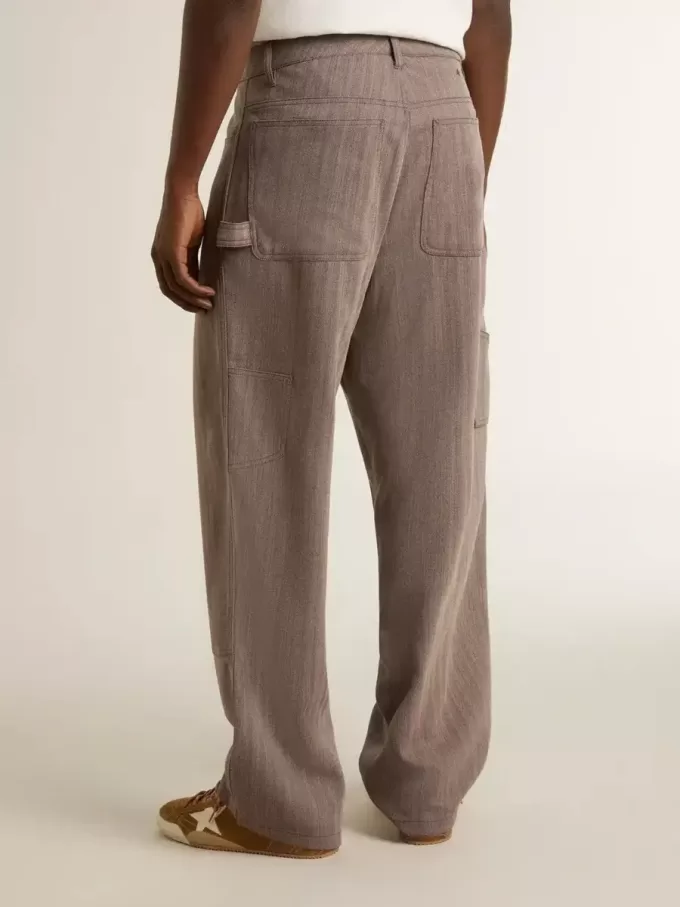 Pantaloni pentru bărbați din amestec de lână, în culoare maro deschis, cu model micro chevron Pantaloni pentru bărbați din amestec de lână, în culoare maro deschis, cu model micro chevron