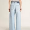 Pantaloni pentru femei din denim cu efect uzat