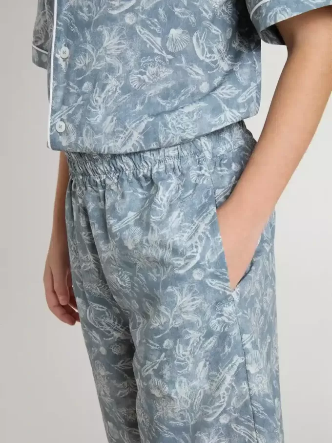 Pantaloni scurți albastru pentru băieți cu imprimeu alb