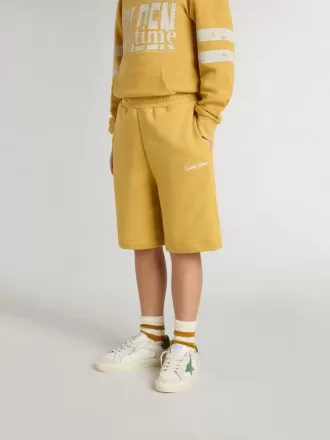 Pantaloni scurți de jogging pentru copii, de culoare galben ocru, cu broderie