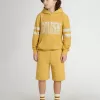 Pantaloni scurți de jogging pentru copii, de culoare galben ocru, cu broderie