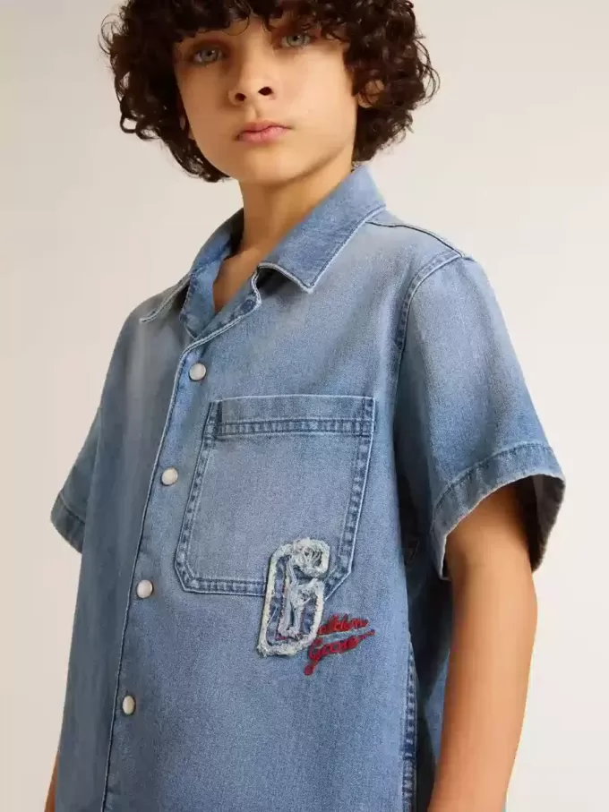 Pantaloni scurți din denim pentru copii, cu broderie pe spate