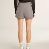 Pantaloni scurți mini pentru femei, din lână cu model houndstooth, de culoare gri Pantaloni scurți mini pentru femei, din lână cu model houndstooth, de culoare gri