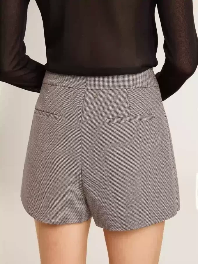 Pantaloni scurți mini pentru femei, din lână cu model houndstooth, de culoare gri Pantaloni scurți mini pentru femei, din lână cu model houndstooth, de culoare gri