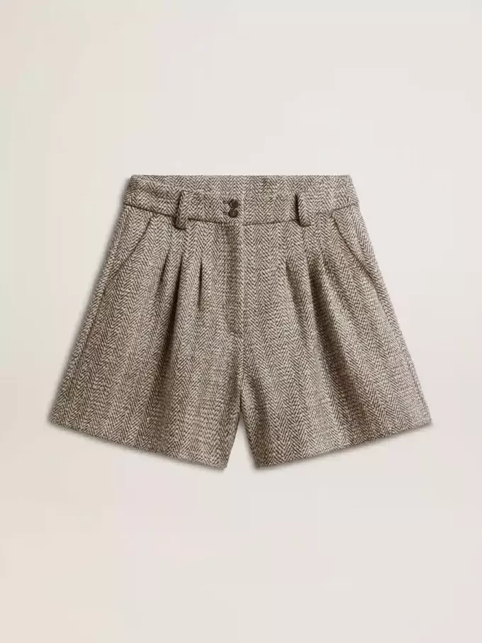 Pantaloni scurți pentru femei, de culoare maro ecru, din lână cu model în zig-zag Pantaloni scurți pentru femei, de culoare maro ecru, din lână cu model în zig-zag