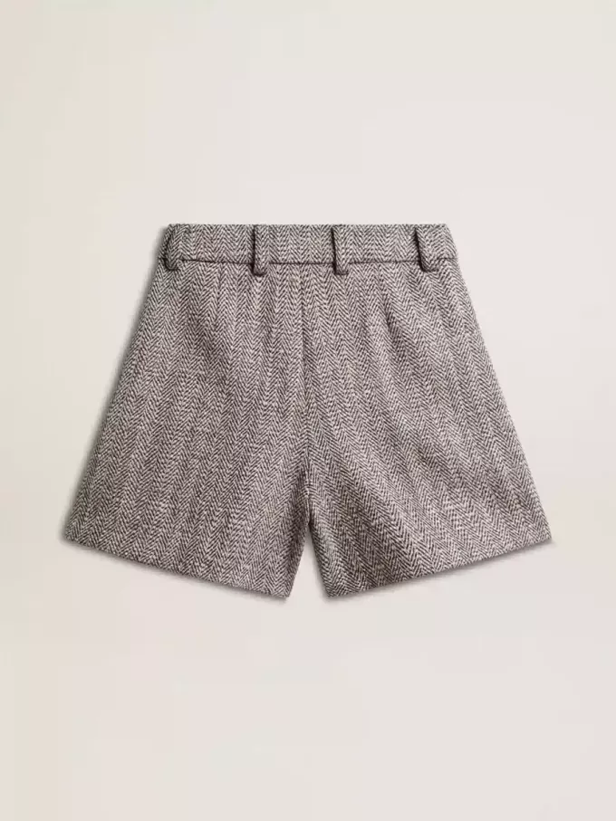 Pantaloni scurți pentru femei, de culoare maro ecru, din lână cu model în zig-zag Pantaloni scurți pentru femei, de culoare maro ecru, din lână cu model în zig-zag