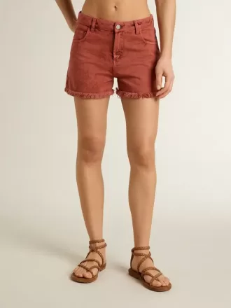 Pantaloni scurți pentru femei din denim roșu cărămiziu cu broderie Golden Mediterraneo Pantaloni scurți pentru femei din denim roșu cărămiziu cu broderie Golden Mediterraneo