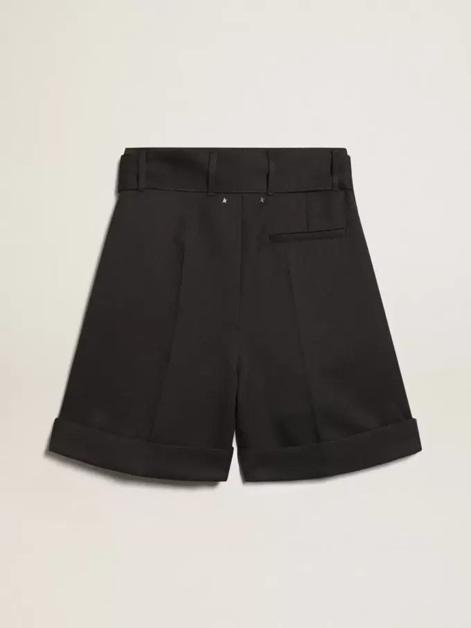 Pantaloni scurți pentru femei din gabardină de lână neagră, cu curea în talie Pantaloni scurți pentru femei din gabardină de lână neagră, cu curea în talie