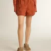 Pantaloni scurți pentru femei din jacquard roșu cărămiziu cu model floral marin Pantaloni scurți pentru femei din jacquard roșu cărămiziu cu model floral marin