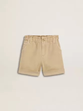 Pantaloni scurți pentru fete, de culoare nisip, cu logo brodat