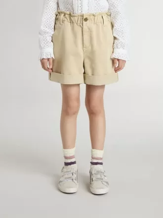 Pantaloni scurți pentru fete, de culoare nisip, cu logo brodat