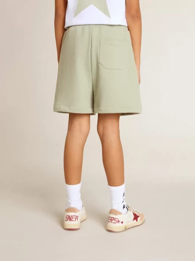 Pantaloni scurți verde deschis cu stea albă Pantaloni scurți verde deschis cu stea albă
