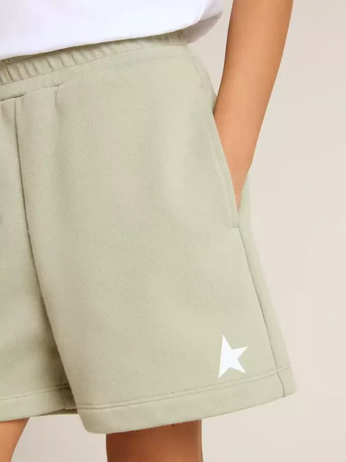 Pantaloni scurți verde deschis cu stea albă Pantaloni scurți verde deschis cu stea albă