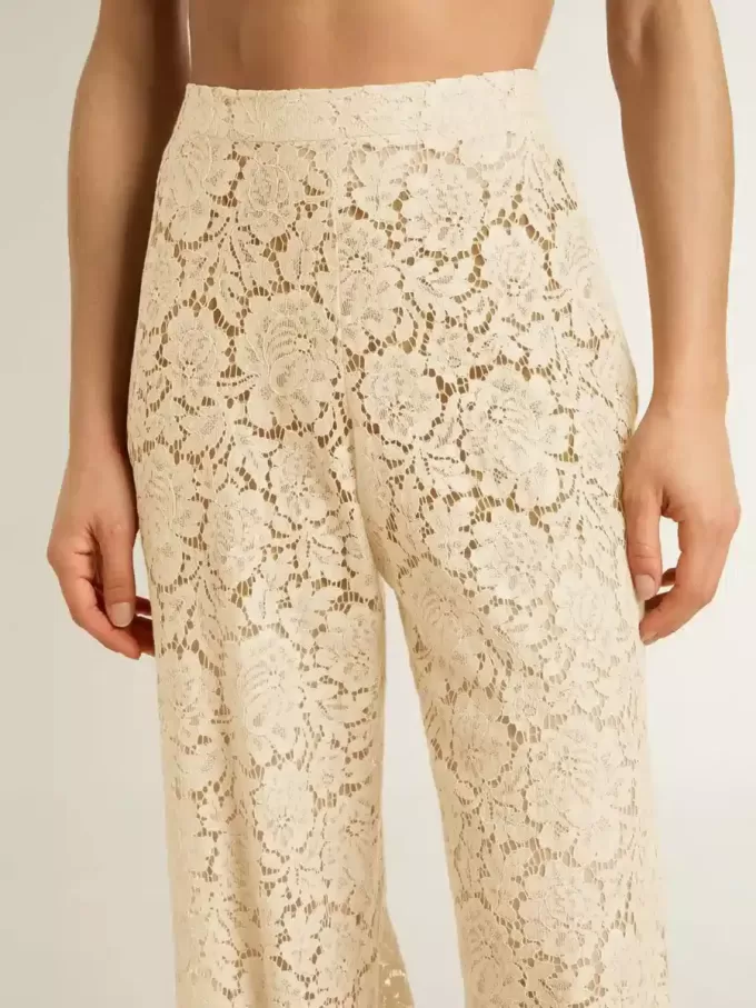 Pantaloni transparenți din dantelă de culoare crem pentru femei Pantaloni transparenți din dantelă de culoare crem pentru femei