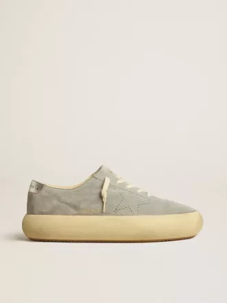 Pantofi Space-Star pentru bărbați din piele de căprioară gri gheață cu stea perforată Pantofi Space-Star pentru bărbați din piele de căprioară gri gheață cu stea perforată