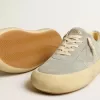 Pantofi Space-Star pentru bărbați din piele de căprioară gri gheață cu stea perforată Pantofi Space-Star pentru bărbați din piele de căprioară gri gheață cu stea perforată