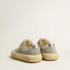 Pantofi Space-Star pentru bărbați din piele de căprioară gri gheață cu stea perforată Pantofi Space-Star pentru bărbați din piele de căprioară gri gheață cu stea perforată
