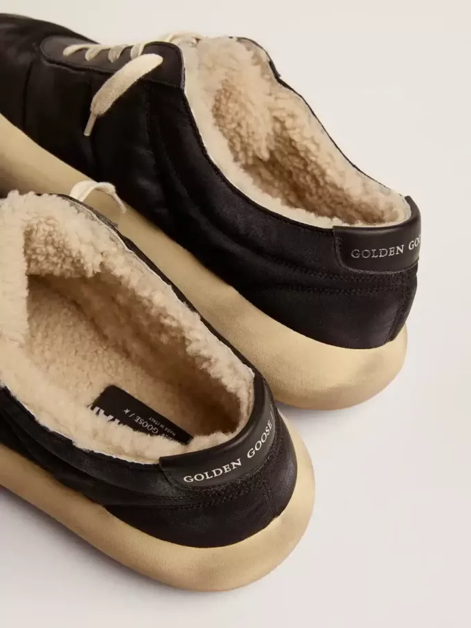 Pantofi Space-Star pentru femei din nailon negru matlasat, cu căptușeală din piele de oaie Pantofi Space-Star pentru femei din nailon negru matlasat, cu căptușeală din piele de oaie