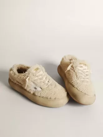 Pantofi Space-Star pentru femei din piele de oaie bej, cu stea din piele albă și călcâi din piele metalizată Pantofi Space-Star pentru femei din piele de oaie bej, cu stea din piele albă și călcâi din piele metalizată