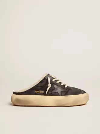 Pantofi Space-Star Sabot pentru bărbați, din nailon negru matlasat, cu căptușeală din piele de oaie Pantofi Space-Star Sabot pentru bărbați, din nailon negru matlasat, cu căptușeală din piele de oaie