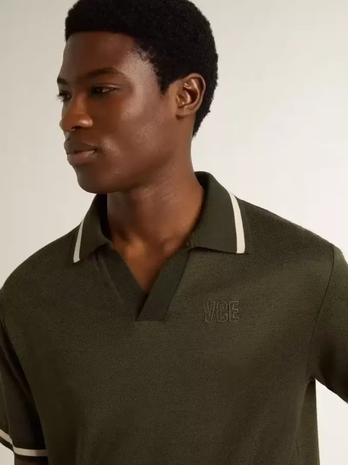 Polo din tricou verde militar pentru bărbați, cu broderie Polo din tricou verde militar pentru bărbați, cu broderie